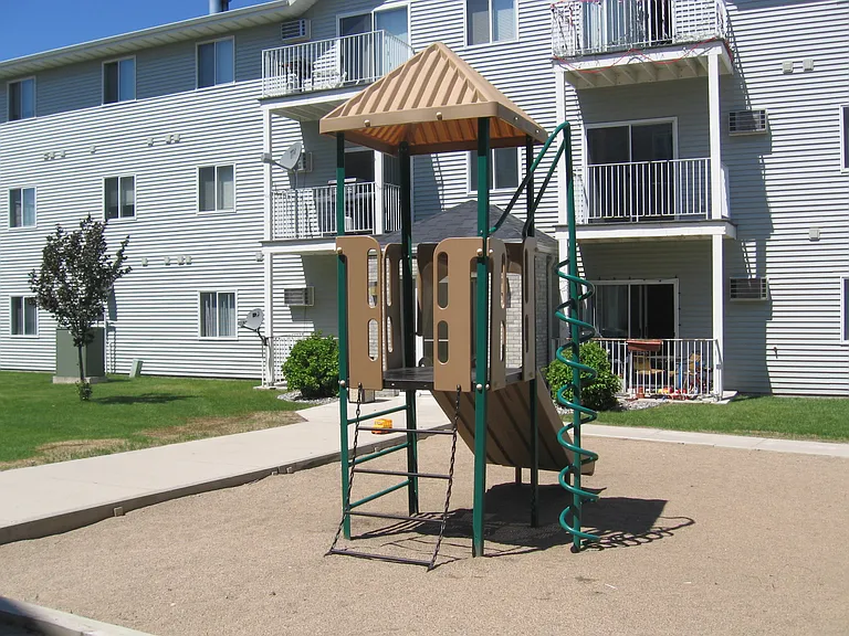 Greenbrier Apartments — Photo 5