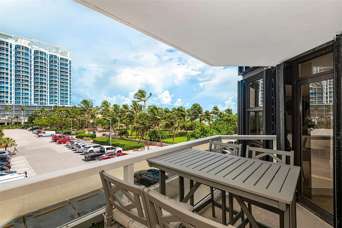 Building Photo - 6423 Collins Ave #309