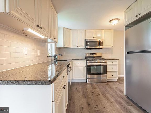 3rd image of 2117 Perkiomen Ave