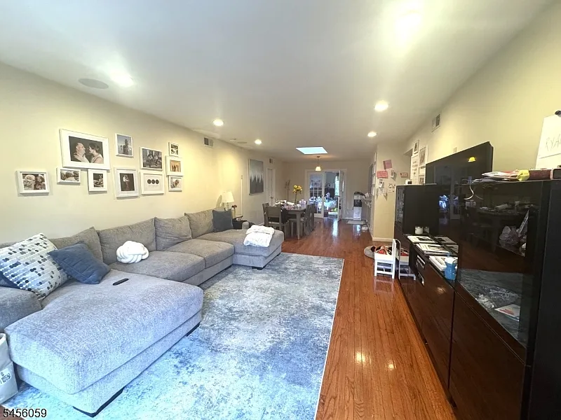 3 bed, 2.0 bath, $3,800 — Photo 2