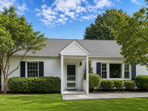 17 Arnold St, Old Greenwich, CT 06870