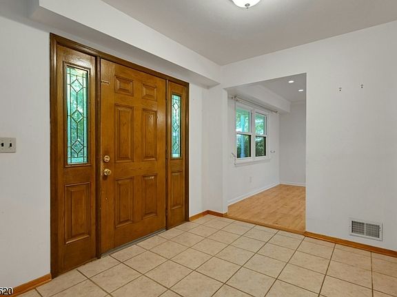 5th image of 15 Camelot Way