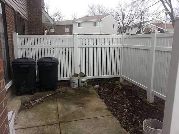 2nd image of 838 White Oak Ln