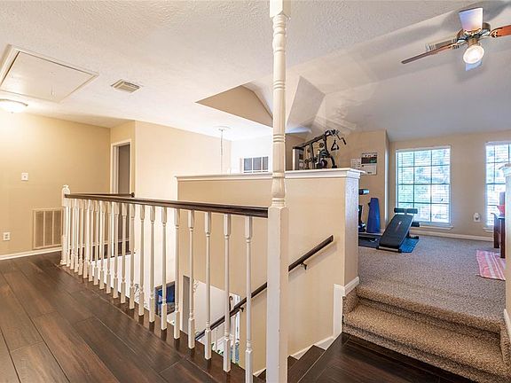5th image of 1110 Woodchase Dr
