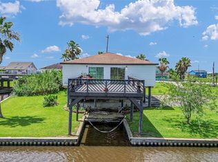1571 Blue Water Dr, Freeport, TX 77541