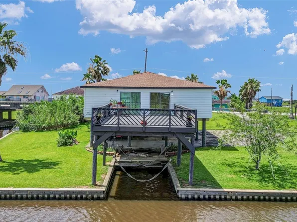 1571 Blue Water Dr, Freeport, TX 77541