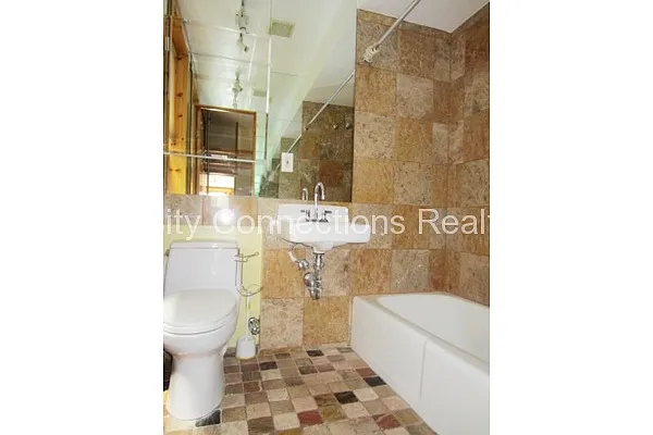 Rented by City Connections Realty | media 17