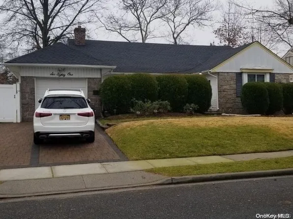 681 Doblin Street, Elmont, NY 11003