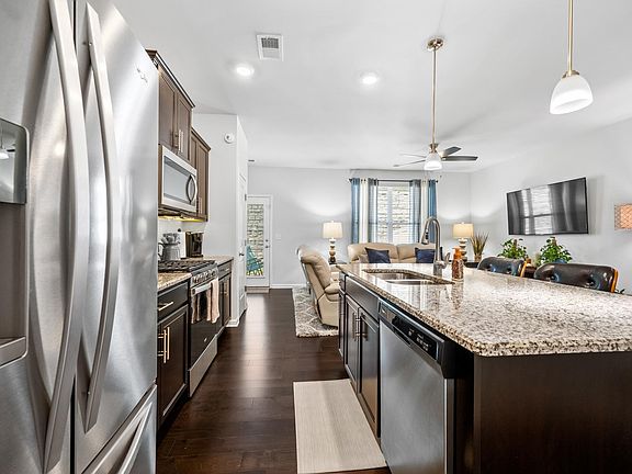 3rd image of 1003 Alderwood Cir