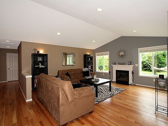 4th image of 373 Selkirk Dr