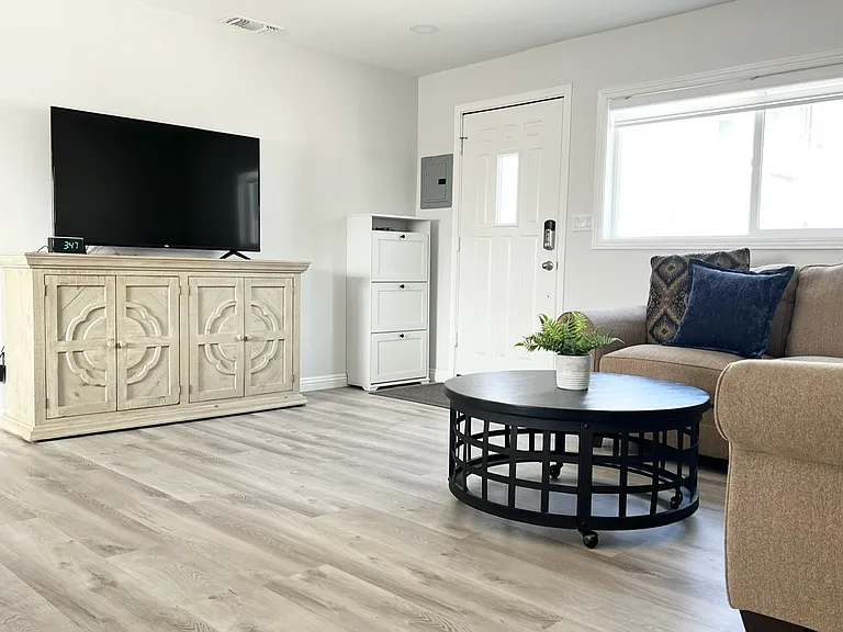 2826 Altura Ave — Photo 2