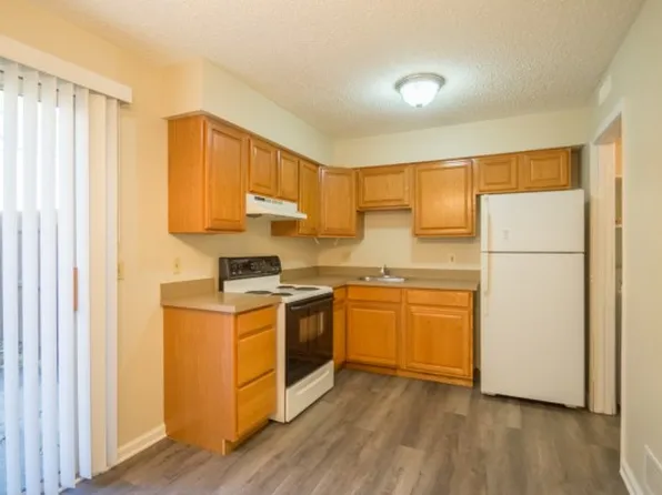 221 Peppertree Ln, Painesville, OH 44077