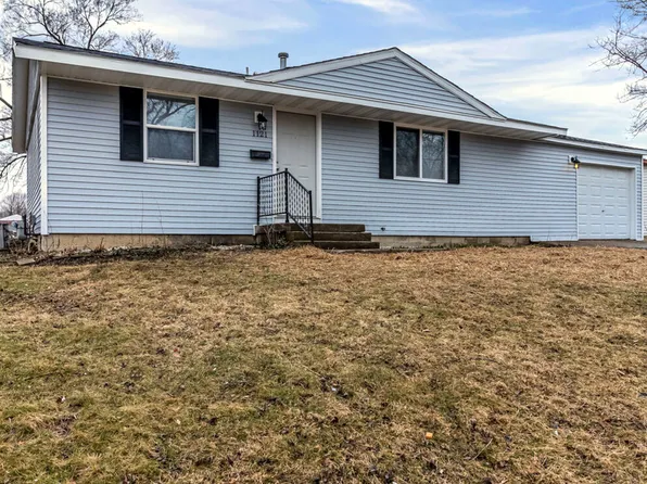 1121 Austin Dr, Urbana, IL 61802