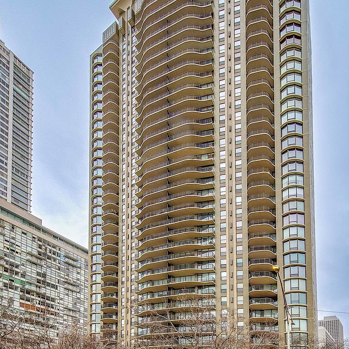 1st image of 1040 N Lake Shore Dr APT 12B
