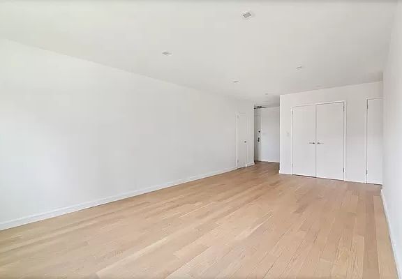 4th image of 175 Willoughby St APT 10A
