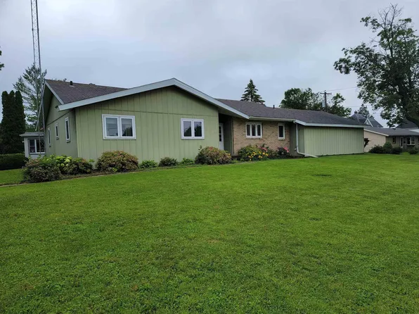 243 4th Ave W, Cresco, IA 52136
