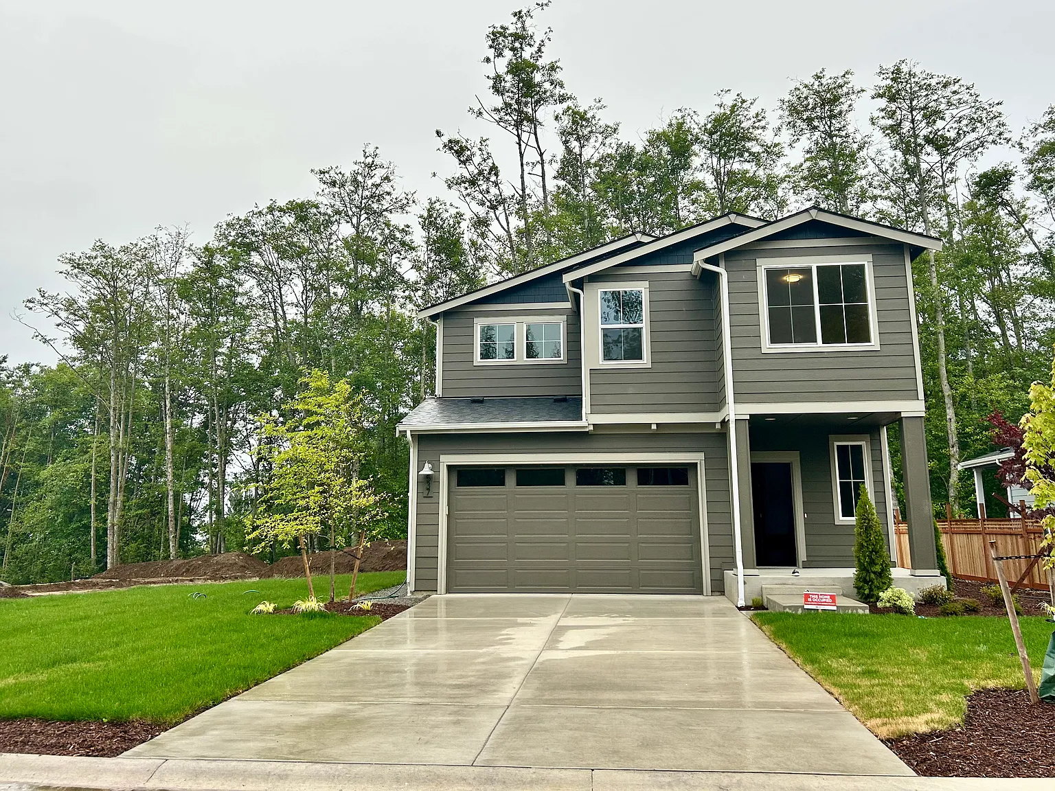 537 Shore Pne — Photo 1