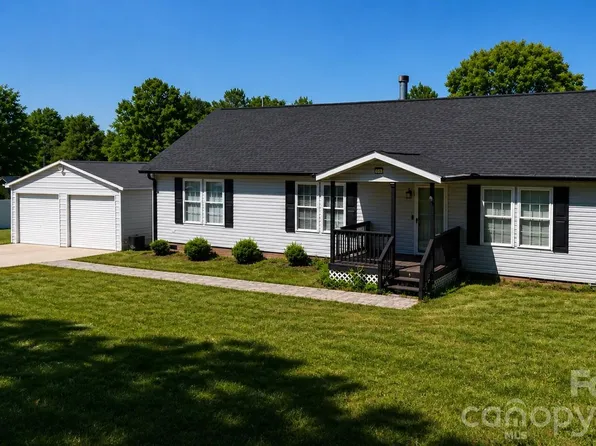 205 Moss Dr, Concord, NC 28027