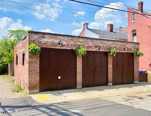 1517 Manhattan St photo 1