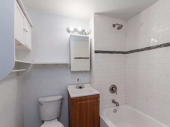 5th image of 1825 N Bissell St Unit Gd
