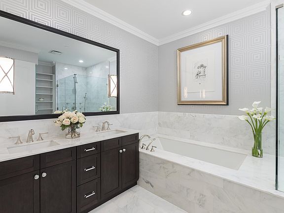 5th image of 3000 Royal Ct Unit 3209