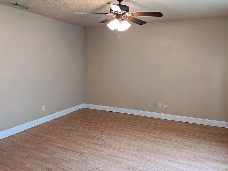 345 E Encore Dr — Photo 2