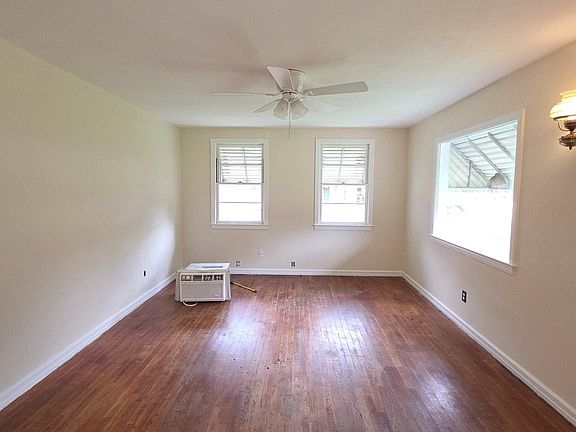 2nd image of 3015 Blan St