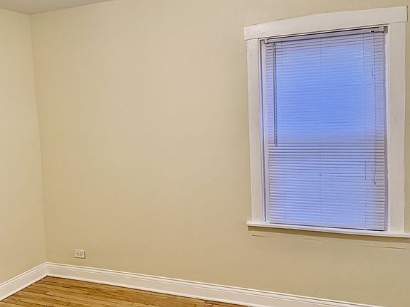 4th image of 12037 S La Salle St #1