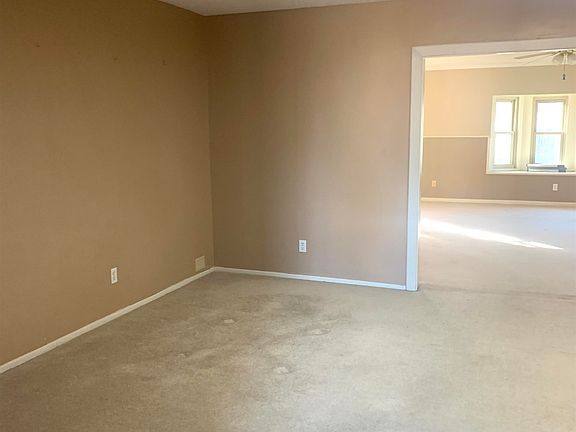 3rd image of 4713 Fernwood Dr