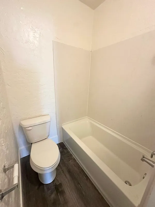 2 bed, 1.0 bath, 811 sqft, $1,200 — Photo 4