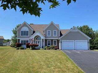 8 Stemrose Ln, Rochester, NY 14624