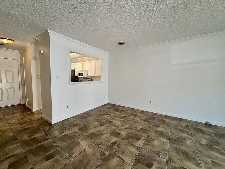 1446-55 Cimarron Pkwy — Photo 3