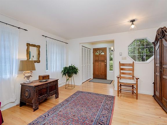 3rd image of 3512 Plymouth Rd