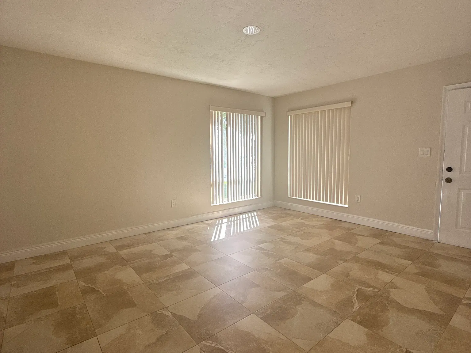 3 bed, 1225 sqft, $3,000 — Photo 3
