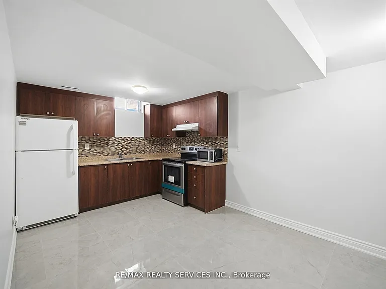 8 Deerpark Cres S #LOWER — Photo 7