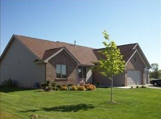 6136 Sweet Grass Dr, Roscoe, IL 61073