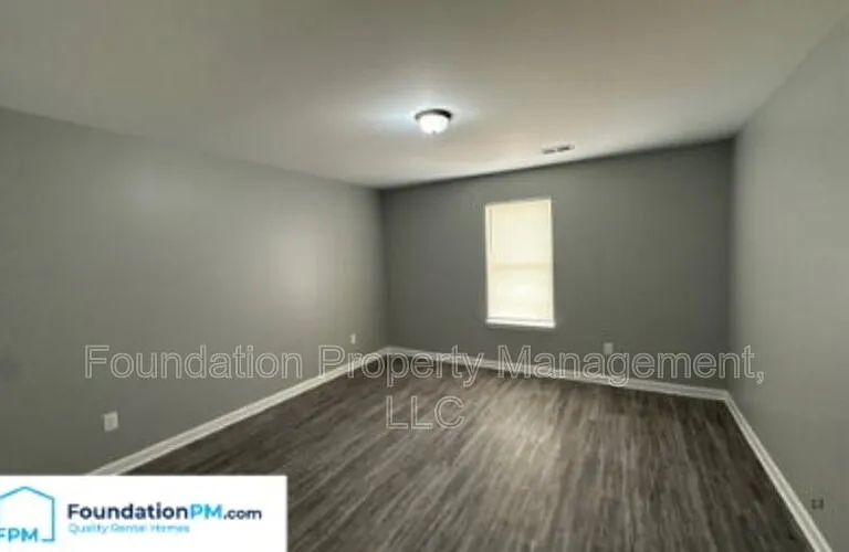 605 Howard Dr — Photo 7