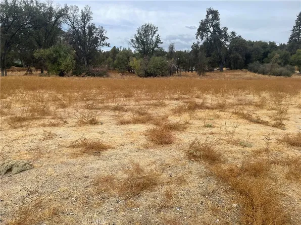 5 Junction Dr #6-8, Oakhurst, CA 93644