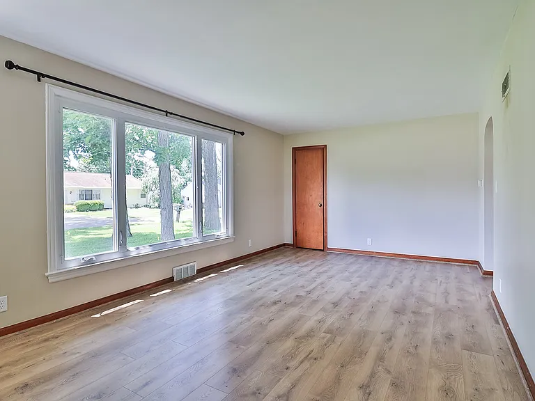 1930 Sara Lee Ave — Photo 11