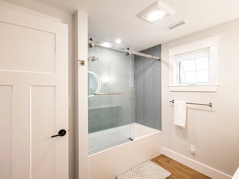 En-Suite Bathroom with Tub & Shower