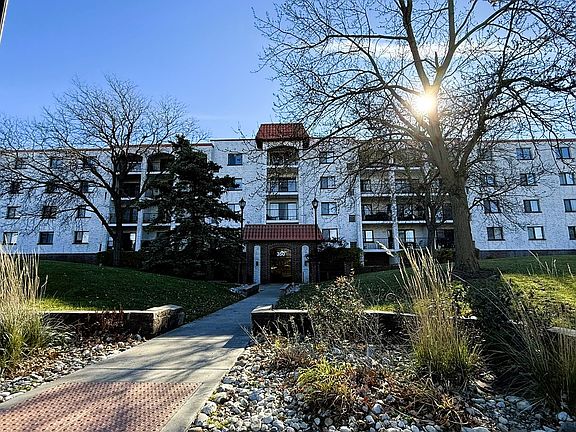 3rd image of 350 Plum Creek Dr APT 205