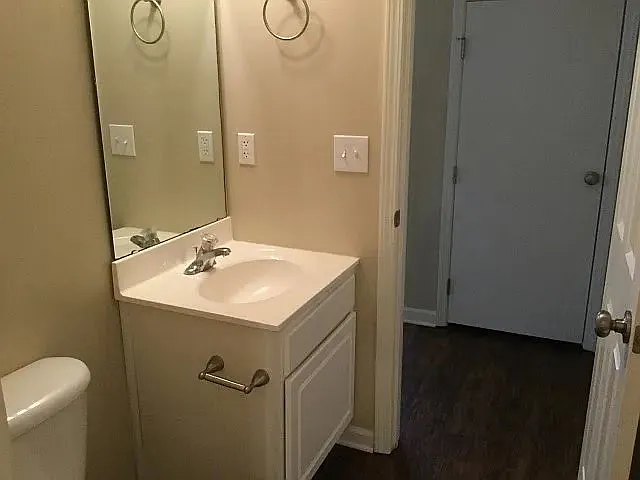 334 Aberdeen Cir — Photo 3