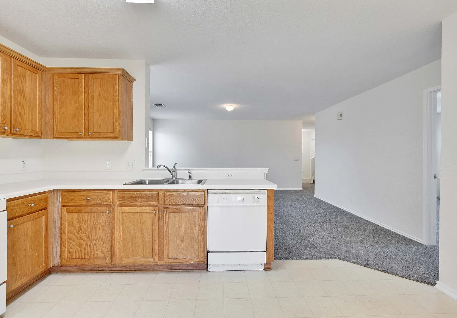 4 bed, 2.5 bath, 1718 sqft, $1,850 — Photo 4