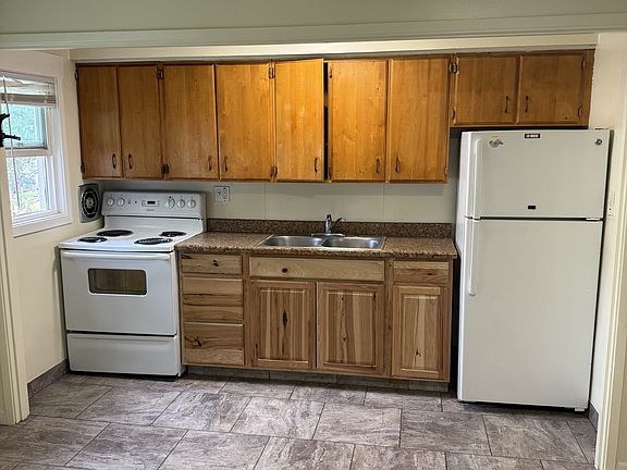4th image of 962 Gilmore St #11436945