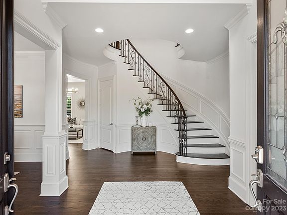 4th image of 1605 Churchill Downs Dr