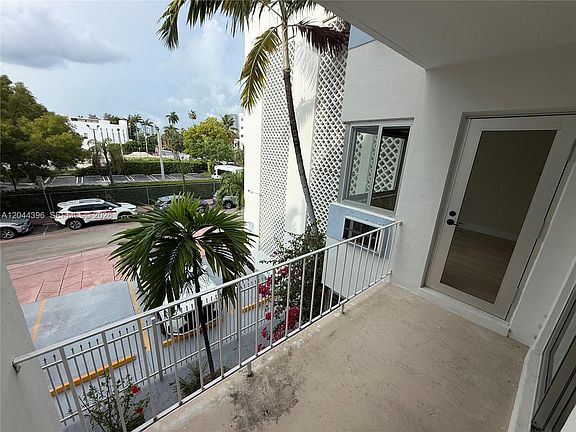 4th image of 641 Espanola Way APT 17