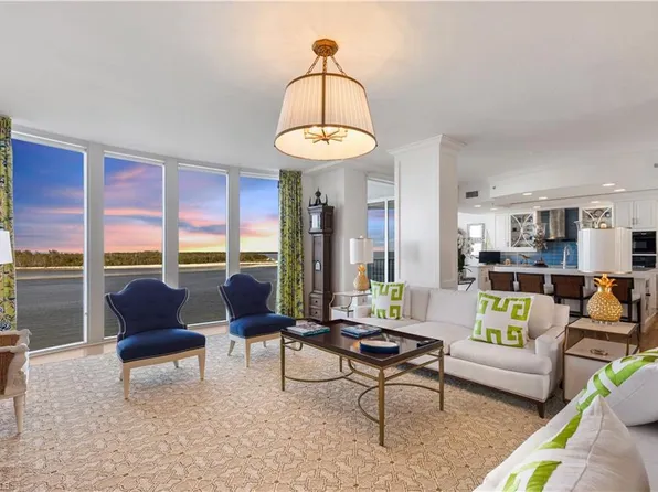 700 La Peninsula BLVD #404, NAPLES, FL 34113