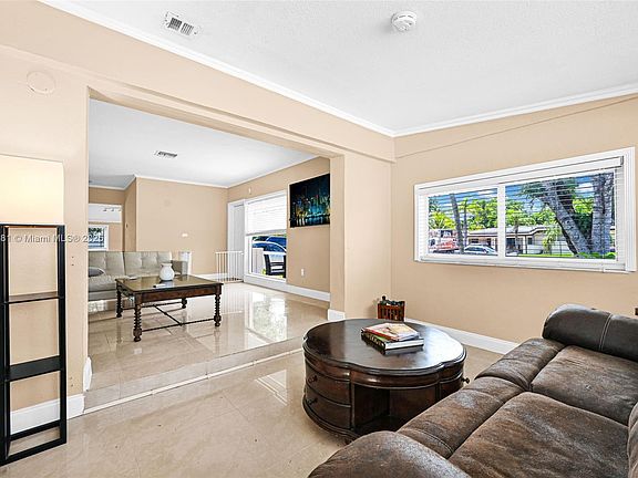 4th image of 9740 Cutler Ridge Dr