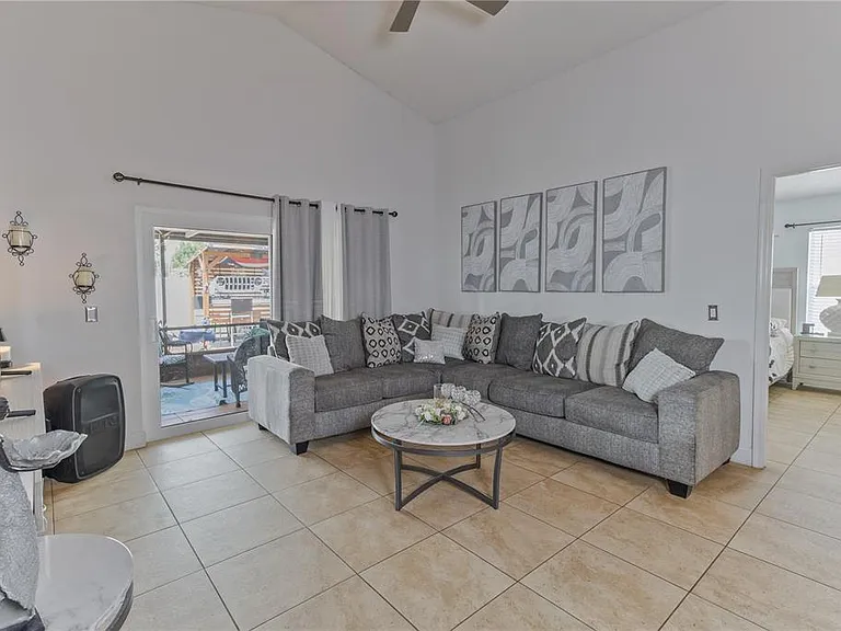 8318 Fort Clinch Ave — Photo 4