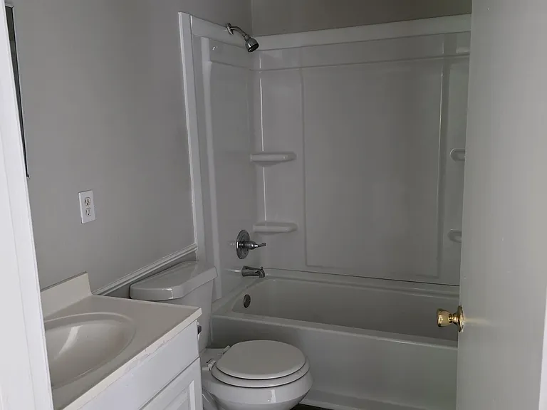 Bentley Woods Apartments — Photo 2